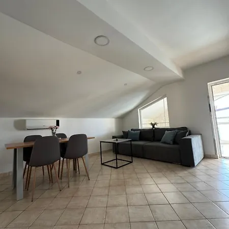 Ivano Apartment *