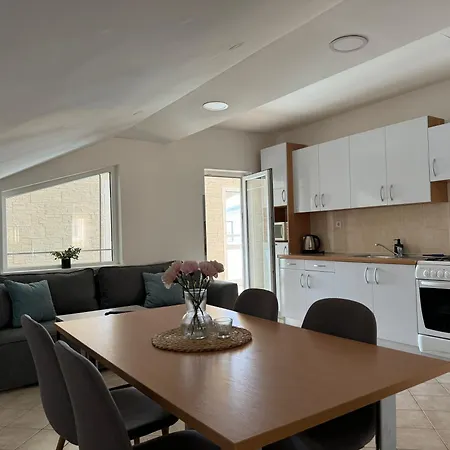 Ivano Apartment Vir