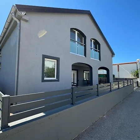 Apartment Ivano Vir